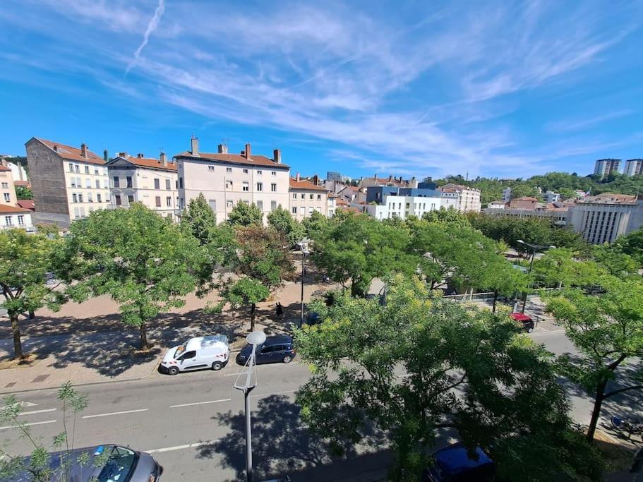 Le Valmy: Appartement Lumineux Au Pied Du Metro Lyon Exterior photo